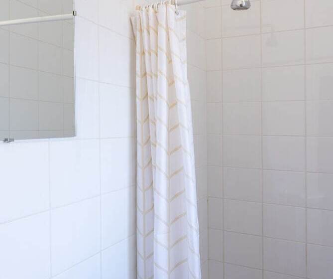 اتاق استاندارد سه نفره, De Belgique à Menton