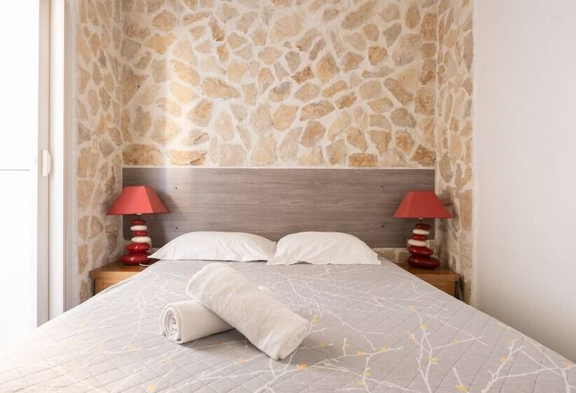 اتاق خانوادگی, De Belgique à Menton