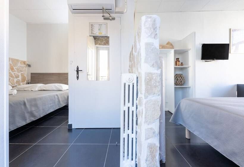 اتاق خانوادگی, De Belgique à Menton