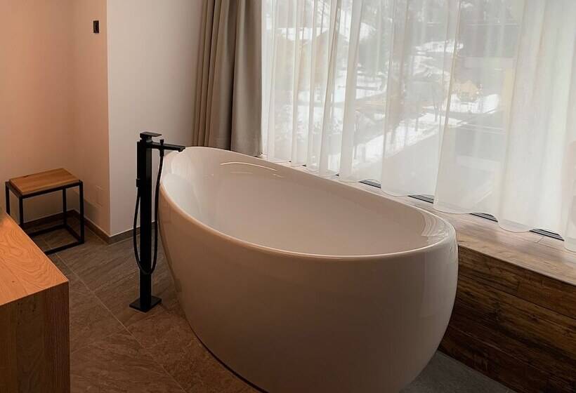 جناح عائلي, Edelweiss