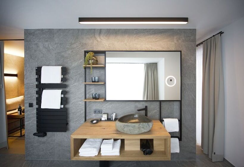 جناح عائلي, Edelweiss