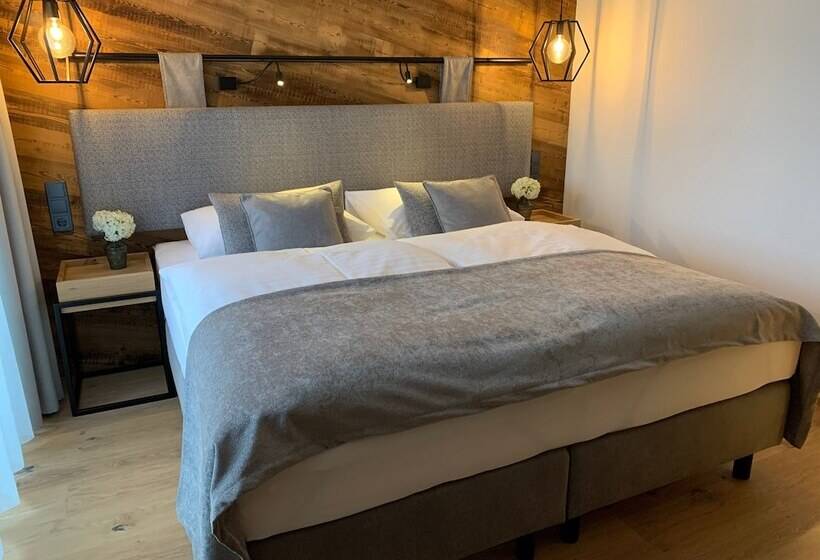 جناح عائلي, Edelweiss