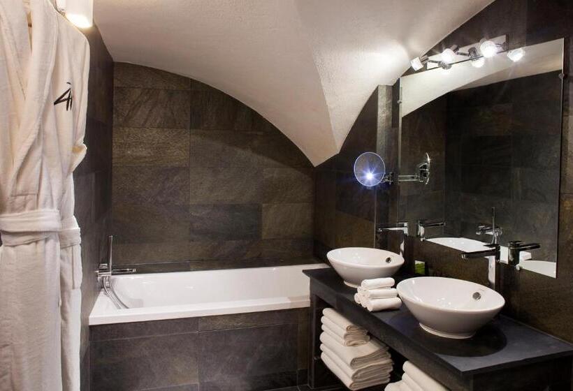 Люкс, & Spa L Alta Peyra