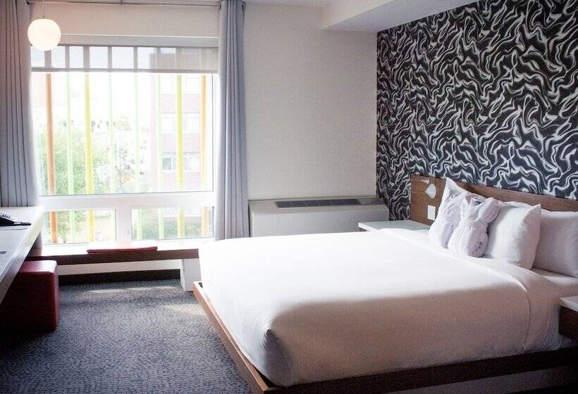 Standard Room Double Bed City View, Mere