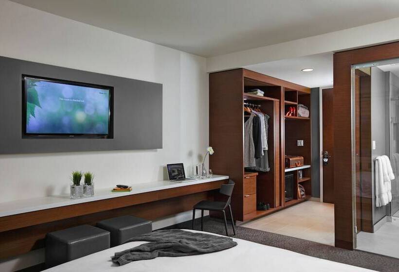 Standard Room Double Bed City View, Mere