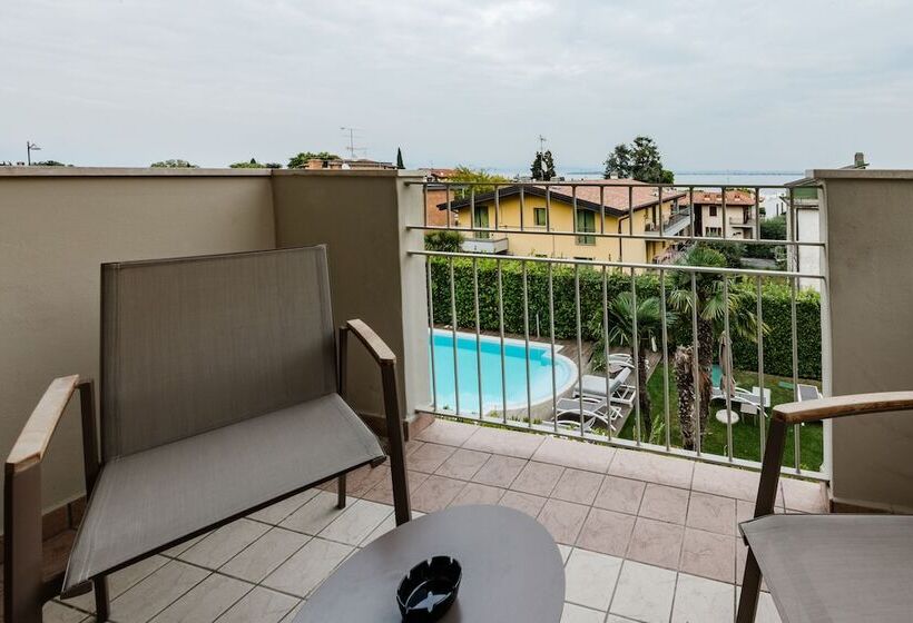Номер Стандарт Вид на Озеро, Palazzo Del Garda & Spa