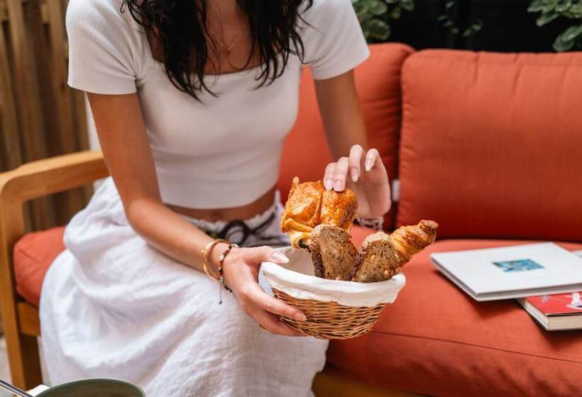 غرفة عائلية, Saint Julien