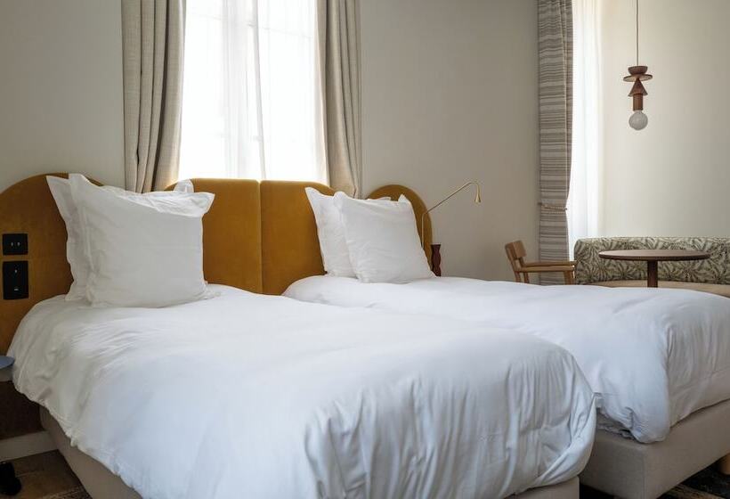 غرفة عائلية, Saint Julien