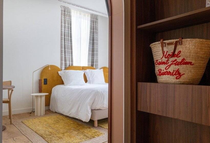 غرفة عائلية, Saint Julien