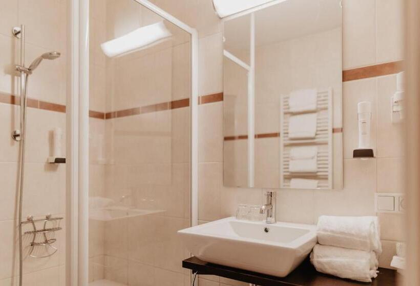 패밀리 스위트, Wirtshaus Tauernhex