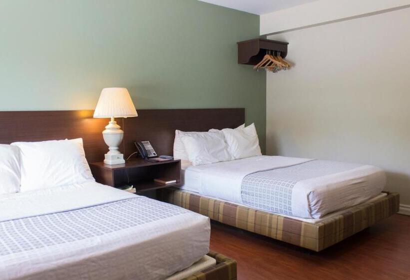 带2个双人床的标准工作室, Leelas Villa Inn Flesherton