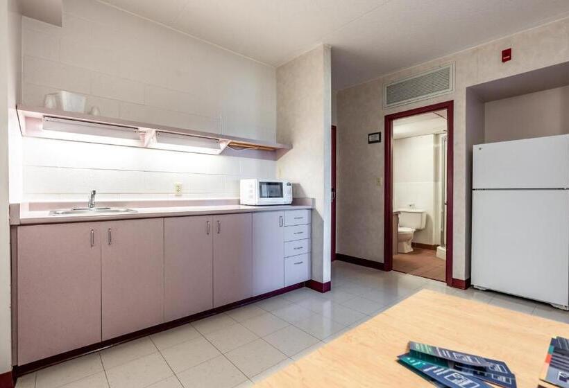 Люкс 2 Спальни, Residence & Conference Centre  Welland