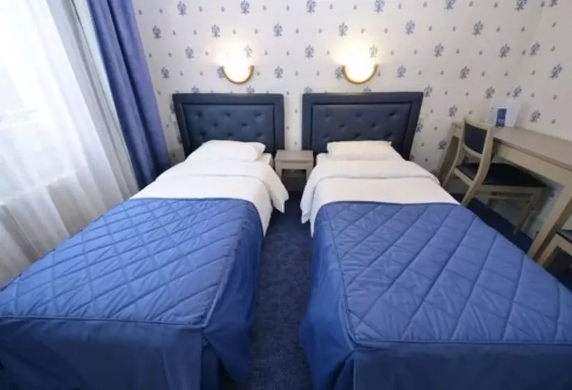 اتاق خانوادگی, Royal Hotel Versailles