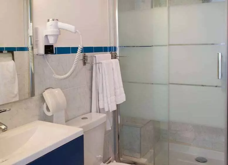 استودیوی استاندارد, Royal Hotel Versailles