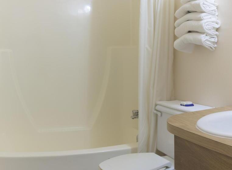 غرفه قياسيه سريرين مزدوجين, Sun Dek Motel