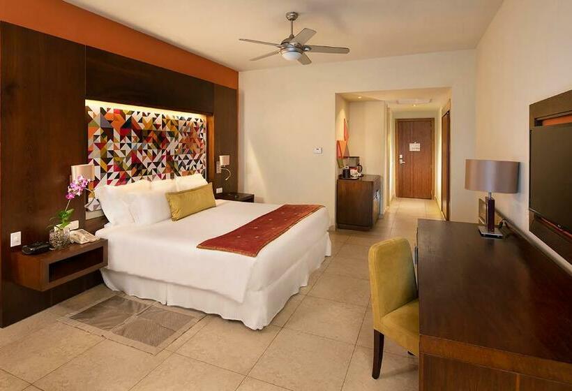 Club Junior Suite with Views