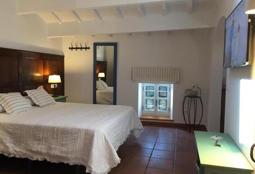 جناح جونيور, Es Mercadal