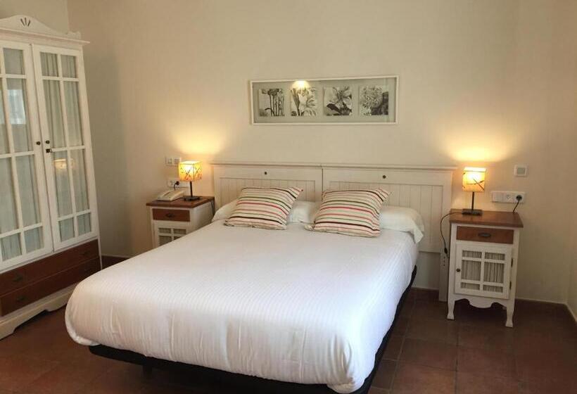 جناح جونيور, Es Mercadal