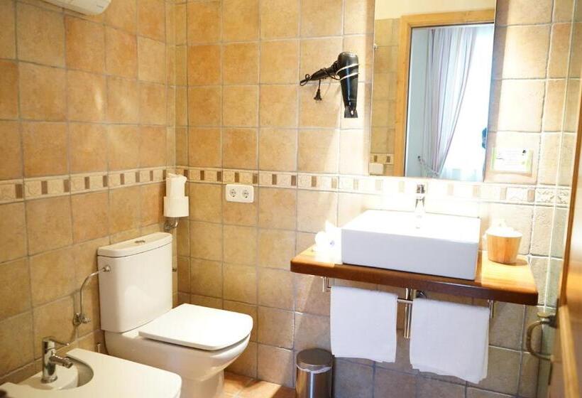 جناح جونيور, Es Mercadal