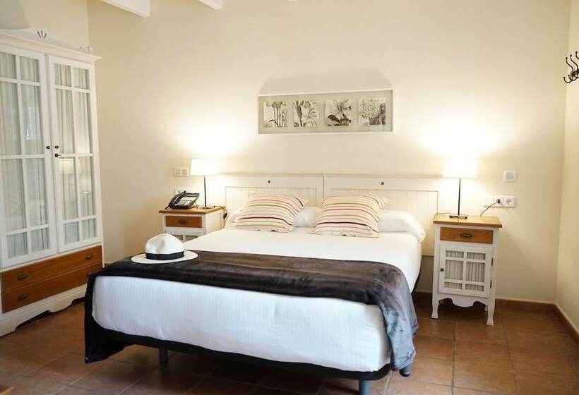 جناح جونيور, Es Mercadal