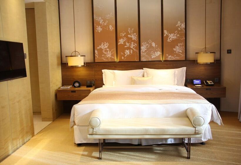 Premium Oda, Hualuxe Shanghai Twelve At Hengshan, An Ihg