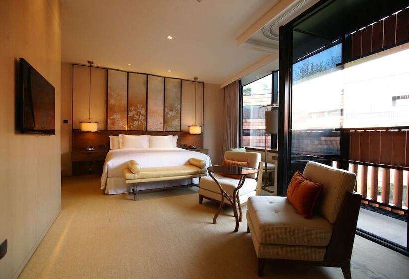 Premium Oda, Hualuxe Shanghai Twelve At Hengshan, An Ihg