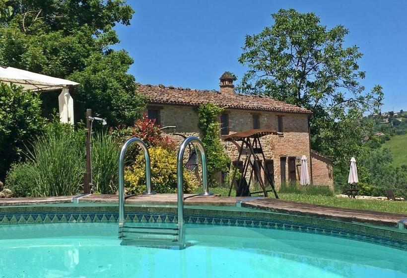 اتاق استاندارد, Il Nascondiglio   The Hideaway