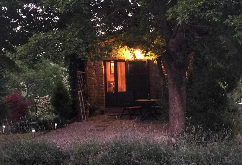 اتاق استاندارد, Il Nascondiglio   The Hideaway