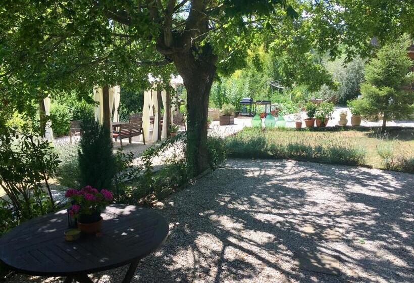 اتاق استاندارد, Il Nascondiglio   The Hideaway