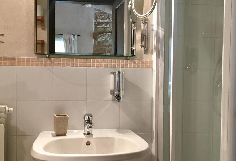 اتاق استاندارد, Il Nascondiglio   The Hideaway