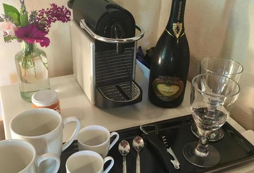 اتاق استاندارد, Il Nascondiglio   The Hideaway