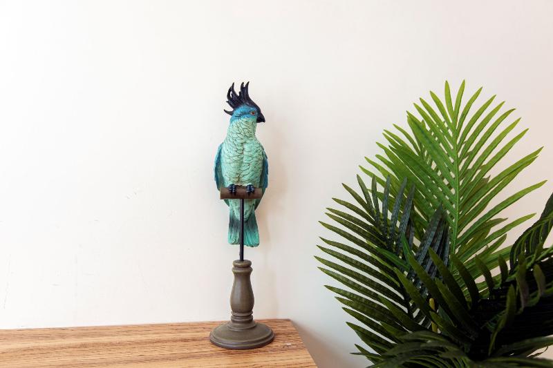 اتاق لوکس, Quentin Golden Bear