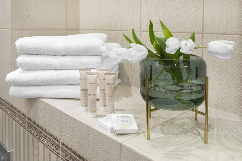 اتاق استاندارد یک تخته با سرویس بهداشتی مشترک, Quentin Golden Bear