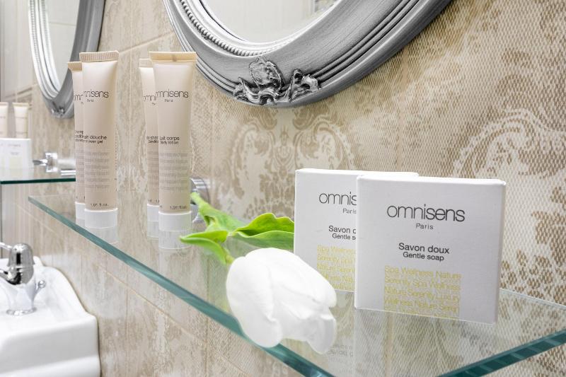 اتاق استاندارد یک تخته با سرویس بهداشتی مشترک, Quentin Golden Bear