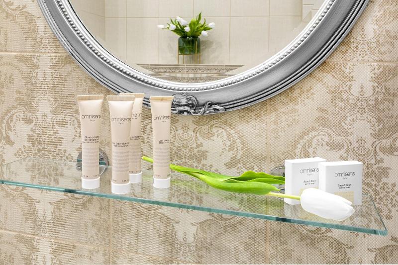 اتاق استاندارد یک تخته با سرویس بهداشتی مشترک, Quentin Golden Bear