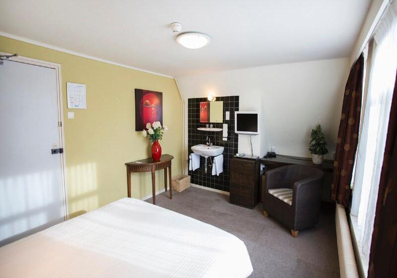 اتاق استاندارد با سرویس بهداشتی مشترک, Quentin Golden Bear