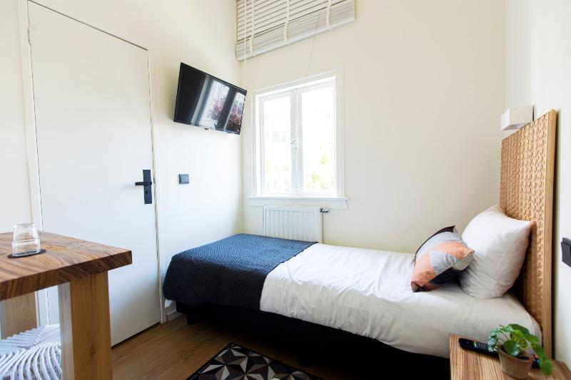 اتاق استاندارد یک نفره, Quentin Golden Bear