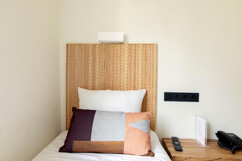 اتاق استاندارد یک نفره, Quentin Golden Bear