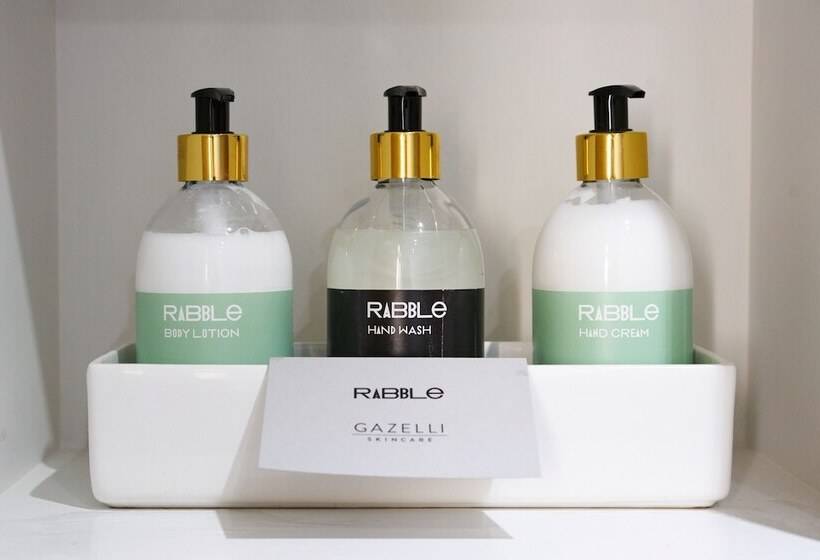 اتاق استاندارد, Rabble