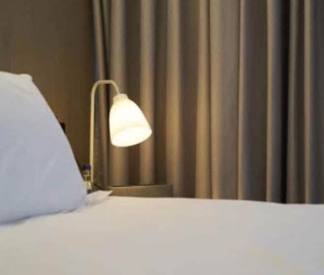 اتاق استاندارد, Rabble