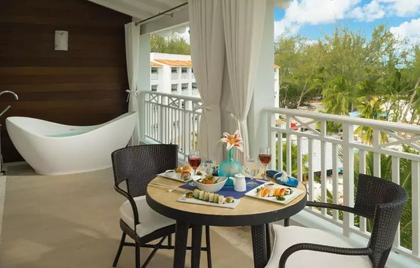 سوئیت با بالکن, Sandals Barbados All Inclusive Couples Only