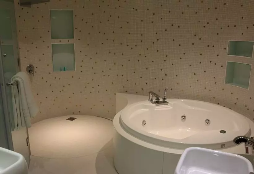 سوییت لوکس, The Domain Bahrain Hotel And Spa Adults Friendly 16 Years Plus