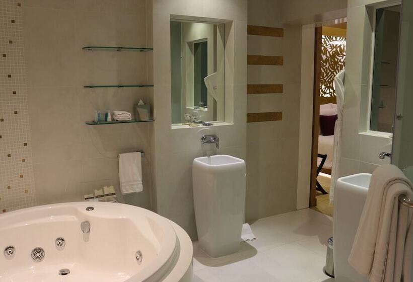 سوییت لوکس, The Domain Bahrain Hotel And Spa   Adults Friendly 16 Years Plus