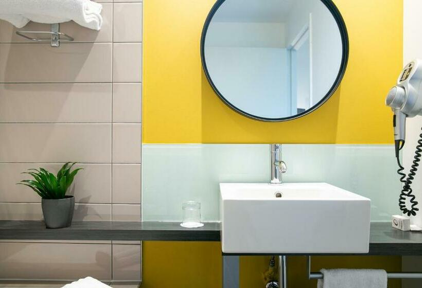 Четырехместный Номер Superior, The Originals Boutique Hotel Saint James, Montaigu Vendée, Nantes Sud