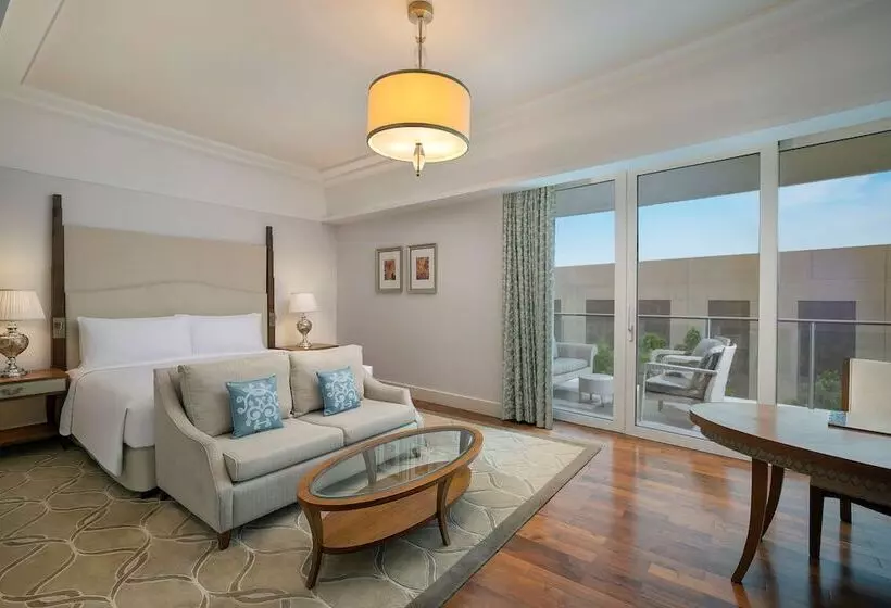 اتاق سوپریور با تخت بزرگ, Waldorf Astoria Dubai Palm Jumeirah