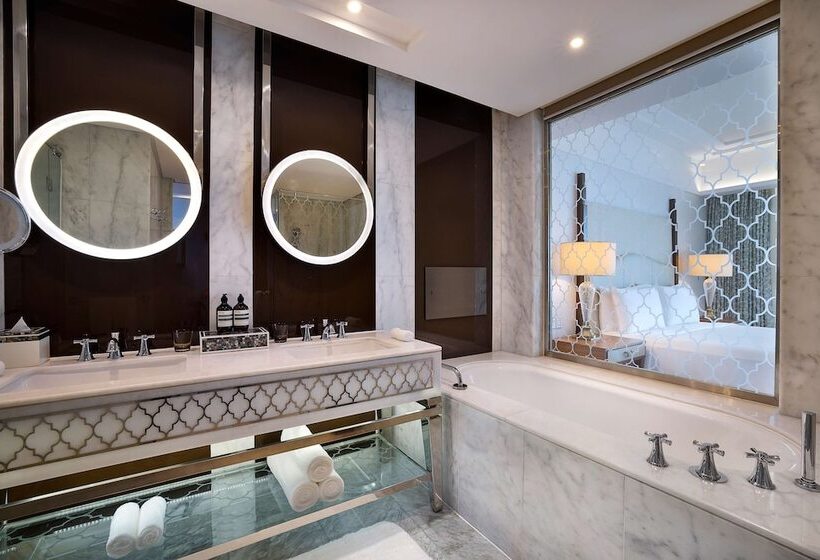 اتاق لوکس با تخت بزرگ, Waldorf Astoria Dubai Palm Jumeirah