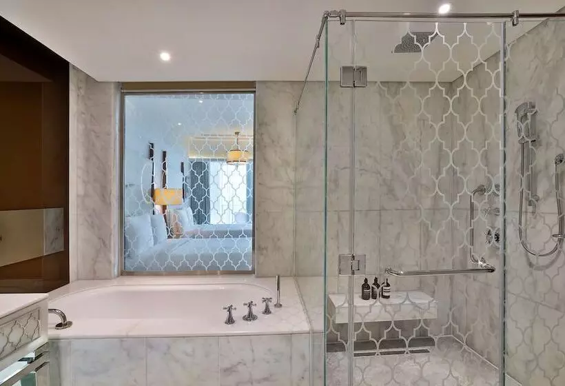 اتاق لوکس با تخت بزرگ, Waldorf Astoria Dubai Palm Jumeirah