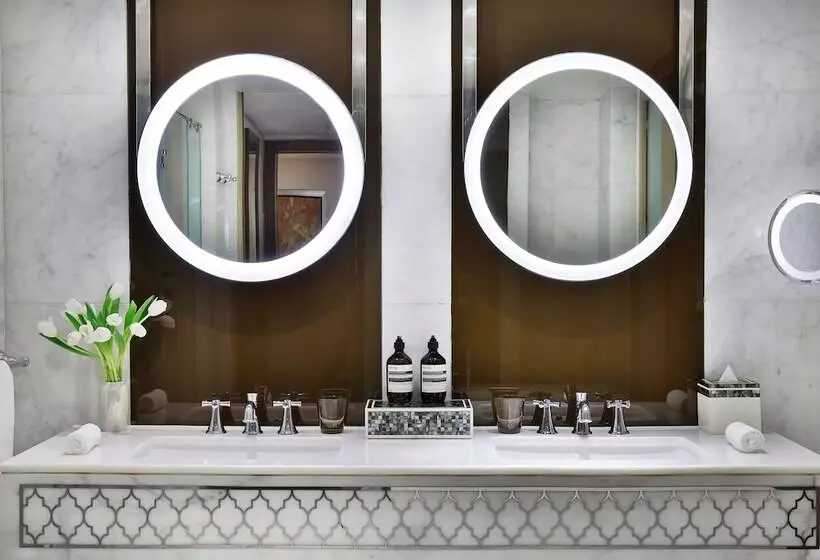 Deluxe Suite King Bed, Waldorf Astoria Dubai Palm Jumeirah