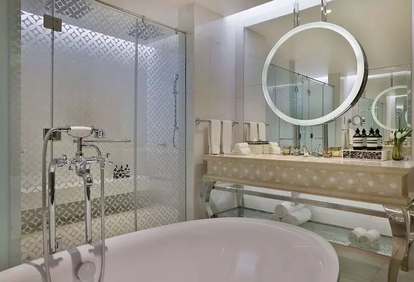 Deluxe Suite King Bed, Waldorf Astoria Dubai Palm Jumeirah