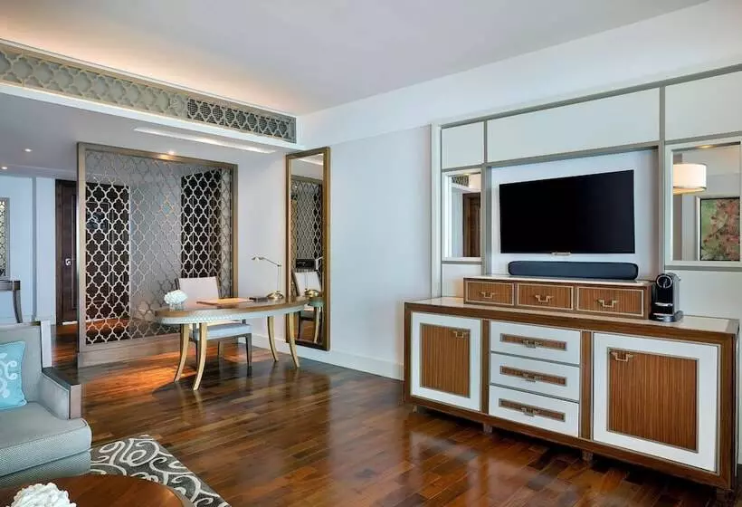 Deluxe Suite King Bed, Waldorf Astoria Dubai Palm Jumeirah